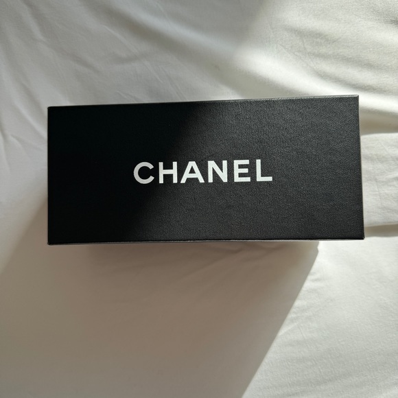 Chanel Rotating C's Sunglasses. - Picture 12 of 16